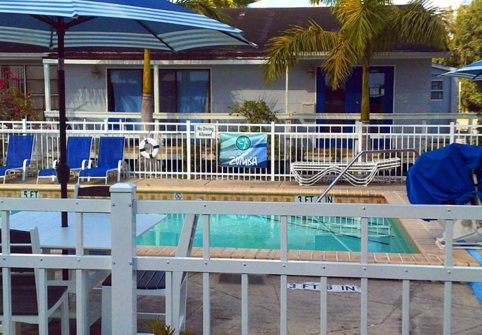 The Rivers Edge Motel LaBelle Экстерьер фото