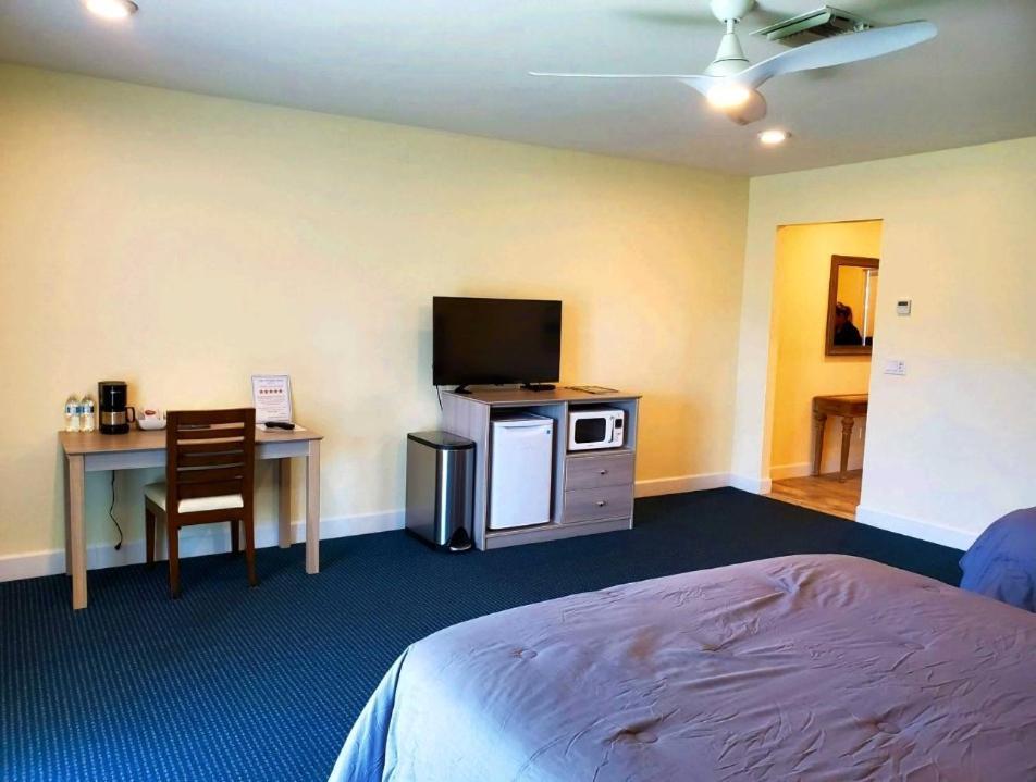The Rivers Edge Motel LaBelle Экстерьер фото